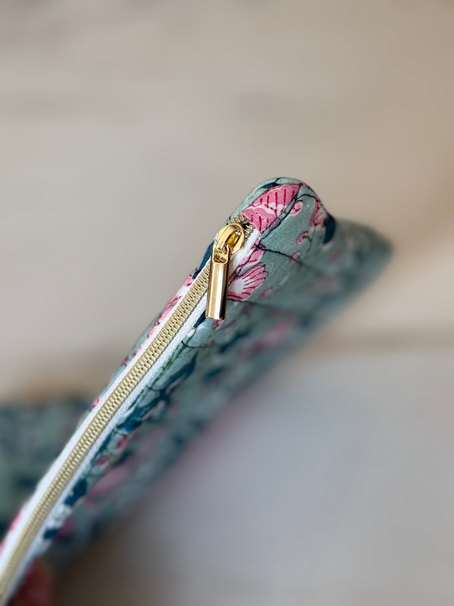 Pochette plate – Fait main en tissu blockprint, pratique & engagée