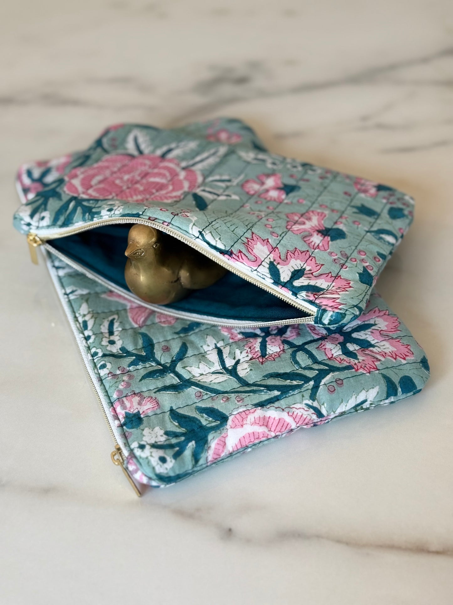 Pochette plate – Fait main en tissu blockprint, pratique & engagée